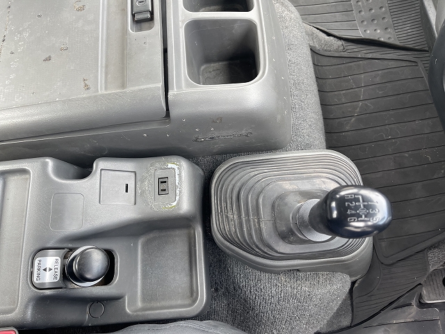 いすゞフォワードセルフクレーン4段増トン（6t・8t）[写真35]