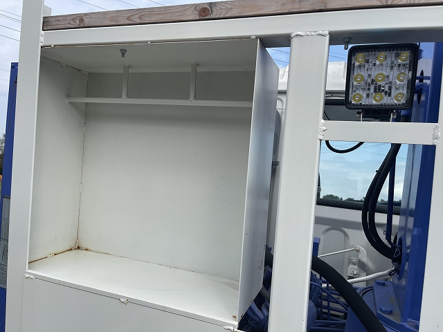 いすゞフォワードセルフクレーン4段増トン（6t・8t）[写真07]