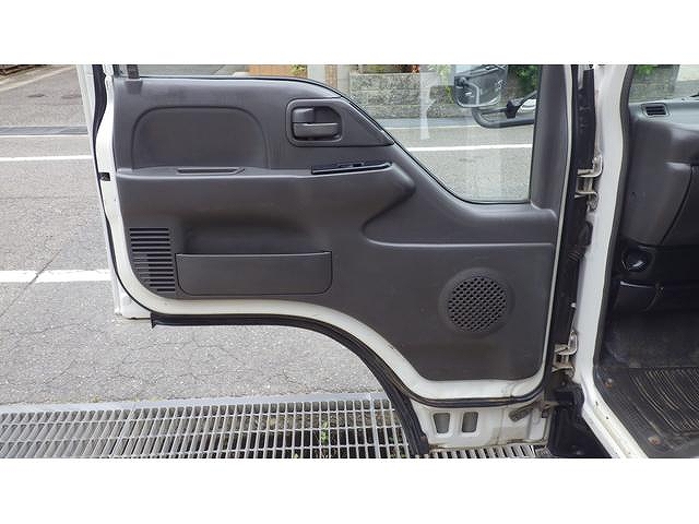 いすゞエルフコンテナ専用車小型（2t・3t）[写真29]