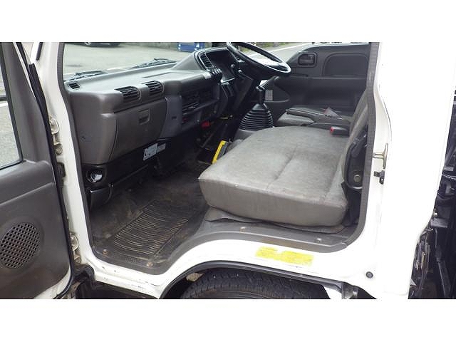 いすゞエルフコンテナ専用車小型（2t・3t）[写真32]