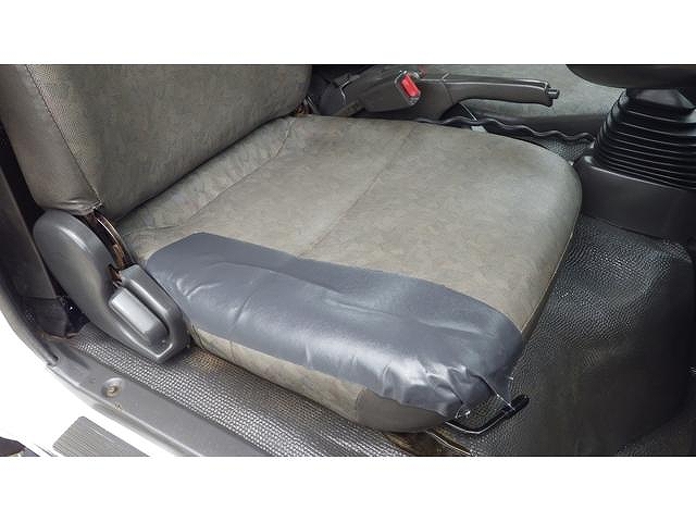 いすゞエルフコンテナ専用車小型（2t・3t）[写真34]