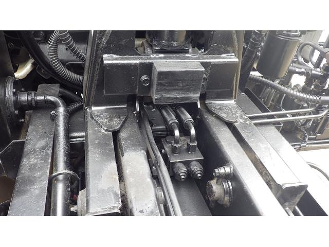 いすゞエルフコンテナ専用車小型（2t・3t）[写真08]