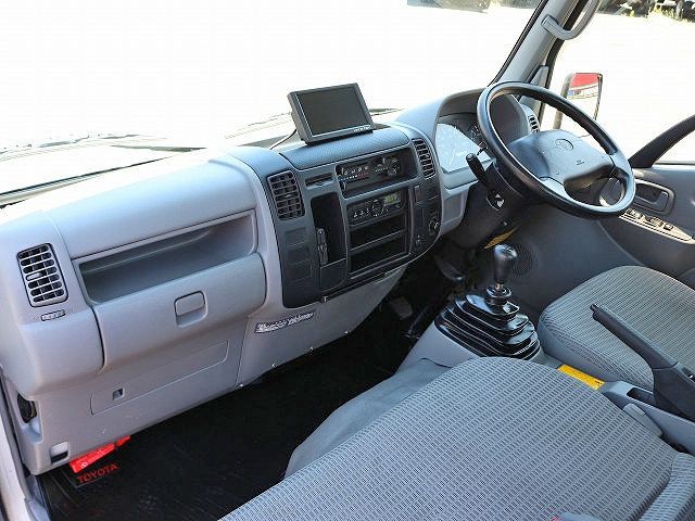 トヨタトヨエース平ボディ小型（2t・3t）[写真11]