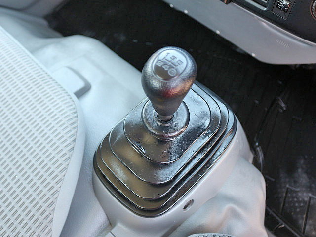 トヨタトヨエース平ボディ小型（2t・3t）[写真06]