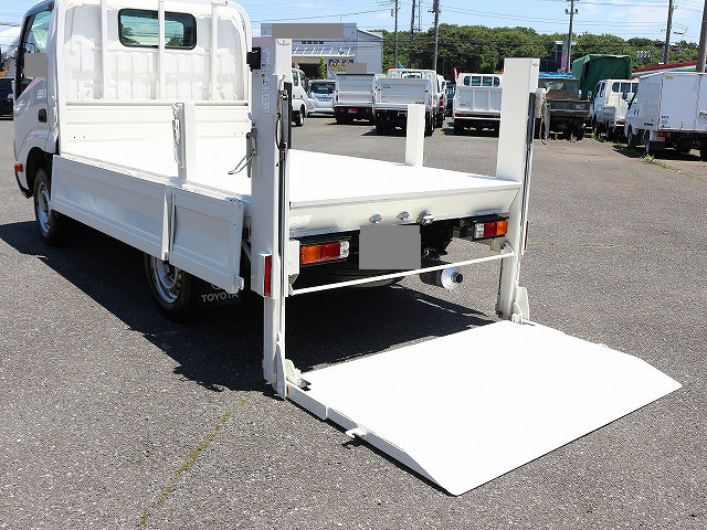 トヨタトヨエース平ボディ小型（2t・3t）[写真09]