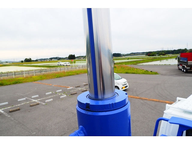 いすゞエルフ高所作業車小型（2t・3t）[写真15]