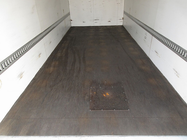 三菱ふそうキャンターアルミバン小型（2t・3t）[写真14]