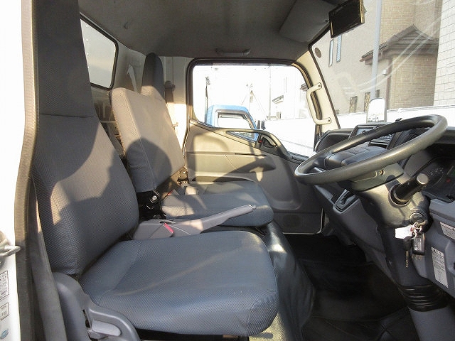 三菱ふそうキャンターアルミバン小型（2t・3t）[写真30]