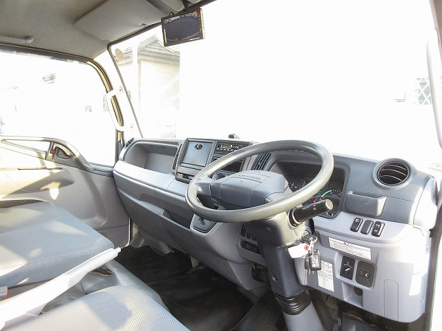 三菱ふそうキャンターアルミバン小型（2t・3t）[写真32]