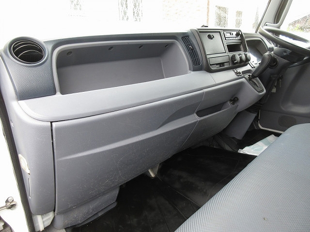 三菱ふそうキャンターアルミバン小型（2t・3t）[写真40]