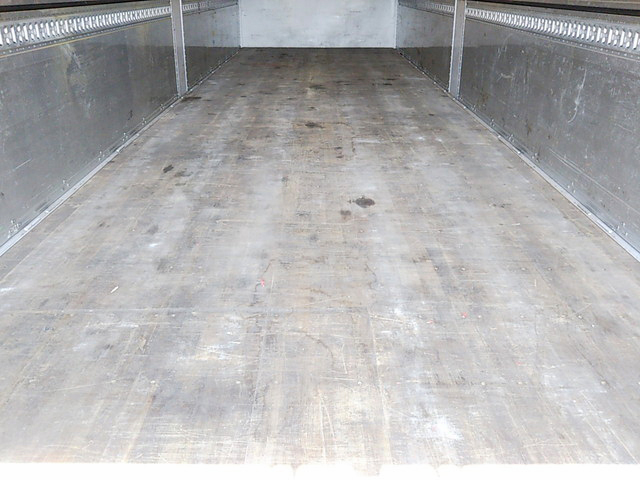 UDトラックスクオンアルミウイング大型（10t）[写真13]