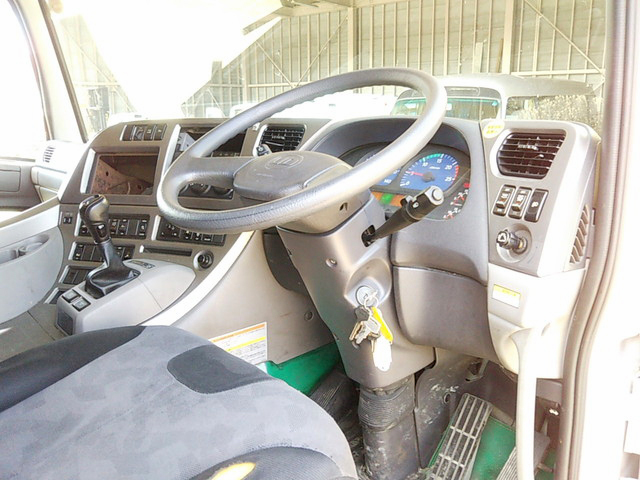 UDトラックスクオンアルミウイング大型（10t）[写真32]