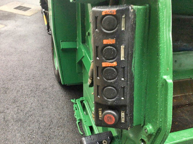 いすゞエルフパッカー車（塵芥車）小型（2t・3t）[写真08]