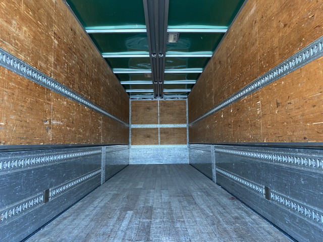 いすゞギガアルミウイング大型（10t）[写真10]