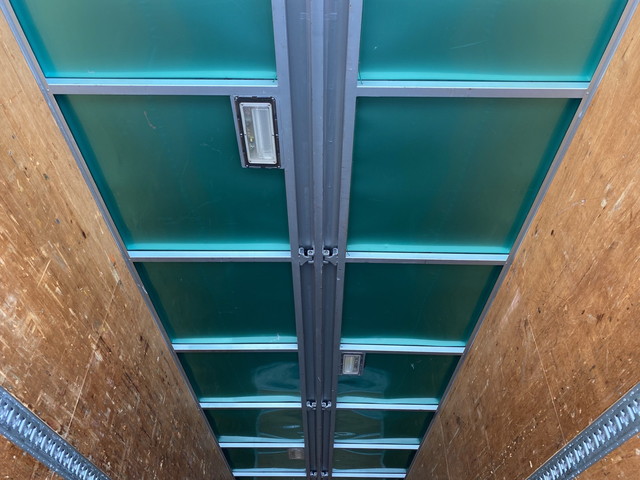 いすゞギガアルミウイング大型（10t）[写真13]