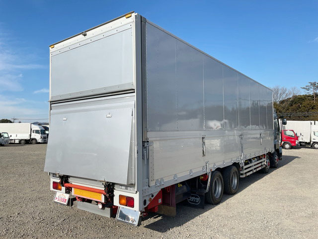 いすゞギガアルミウイング大型（10t）[写真02]