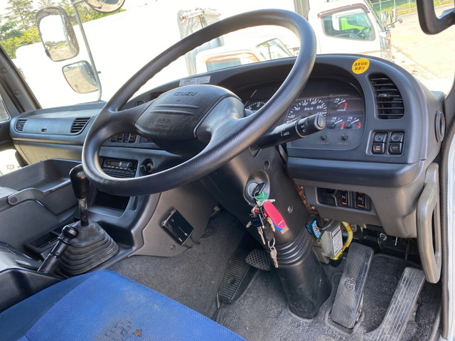 いすゞギガアルミウイング大型（10t）[写真34]