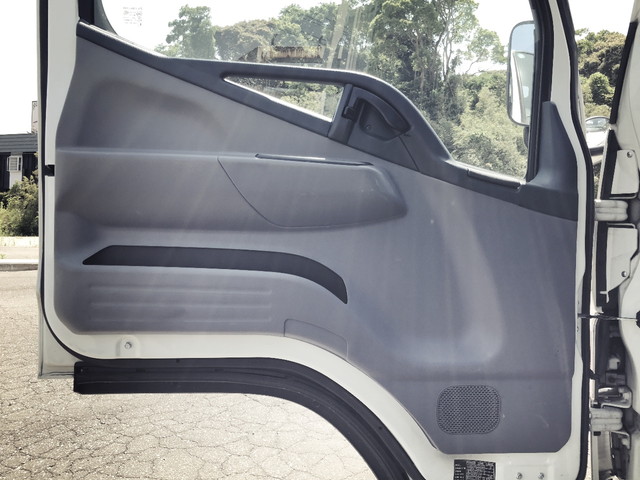 三菱ふそうキャンター平ボディ小型（2t・3t）[写真25]