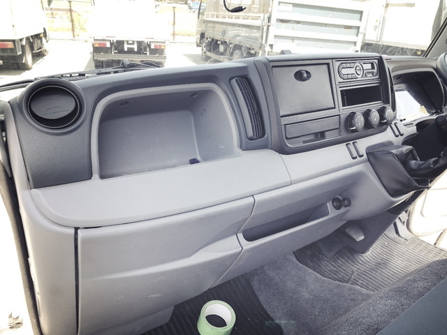 三菱ふそうキャンター平ボディ小型（2t・3t）[写真30]