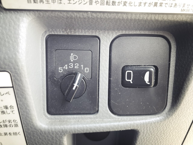 三菱ふそうキャンター平ボディ小型（2t・3t）[写真33]