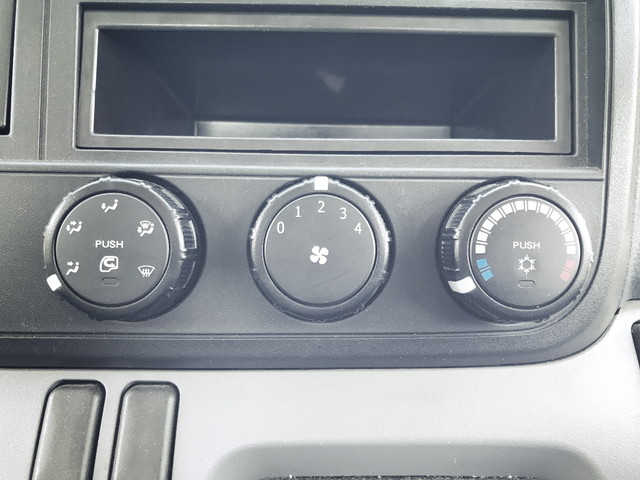 三菱ふそうキャンター平ボディ小型（2t・3t）[写真37]