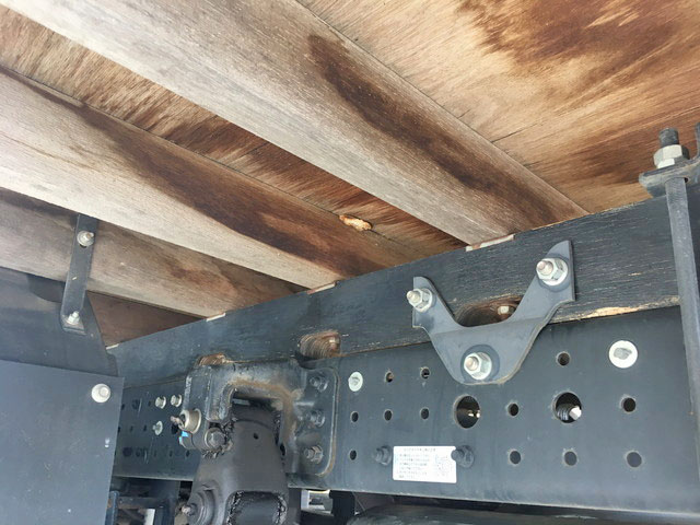 三菱ふそうキャンター平ボディ小型（2t・3t）[写真20]