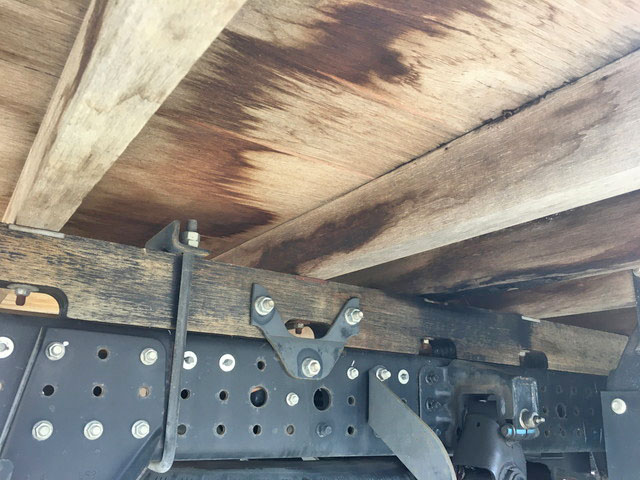 三菱ふそうキャンター平ボディ小型（2t・3t）[写真21]