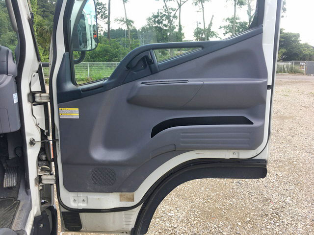 三菱ふそうキャンター平ボディ小型（2t・3t）[写真30]