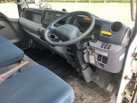 三菱ふそうキャンター平ボディ小型（2t・3t）[写真32]