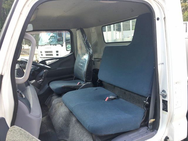 三菱ふそうキャンター平ボディ小型（2t・3t）[写真33]