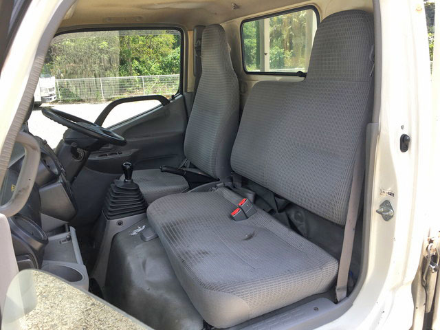 日野デュトロ平ボディ小型（2t・3t）[写真30]