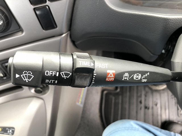 UDトラックスクオントレーラーヘッド（トラクターヘッド）大型（10t）[写真12]