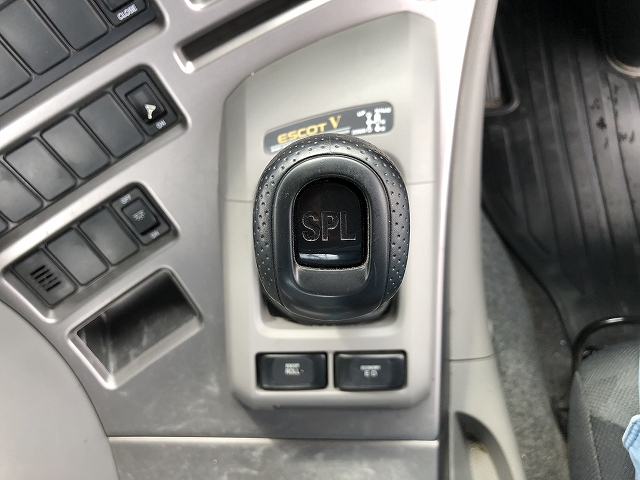 UDトラックスクオントレーラーヘッド（トラクターヘッド）大型（10t）[写真13]