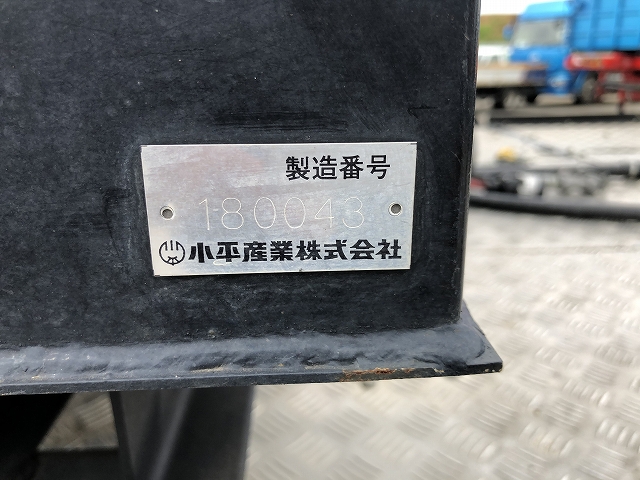 UDトラックスクオントレーラーヘッド（トラクターヘッド）大型（10t）[写真15]