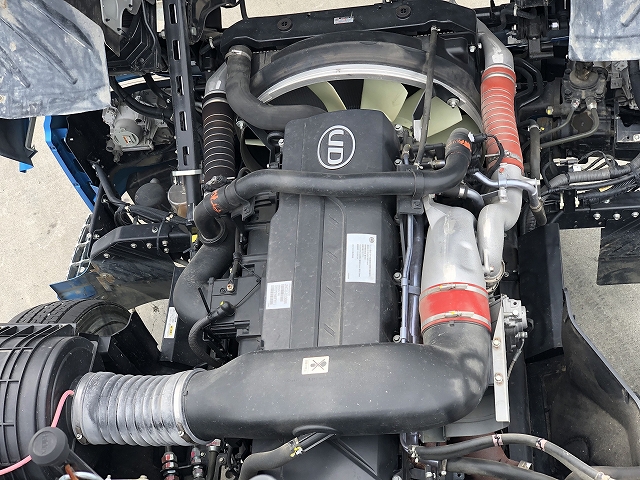 UDトラックスクオントレーラーヘッド（トラクターヘッド）大型（10t）[写真18]