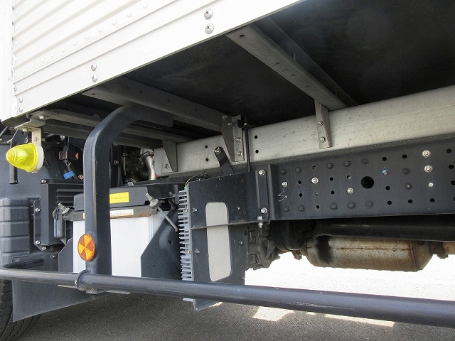 三菱ふそうキャンターアルミバン小型（2t・3t）[写真18]