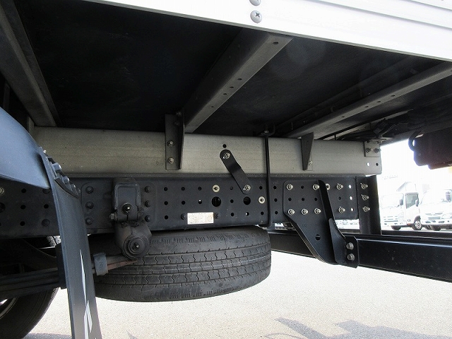 三菱ふそうキャンターアルミバン小型（2t・3t）[写真19]