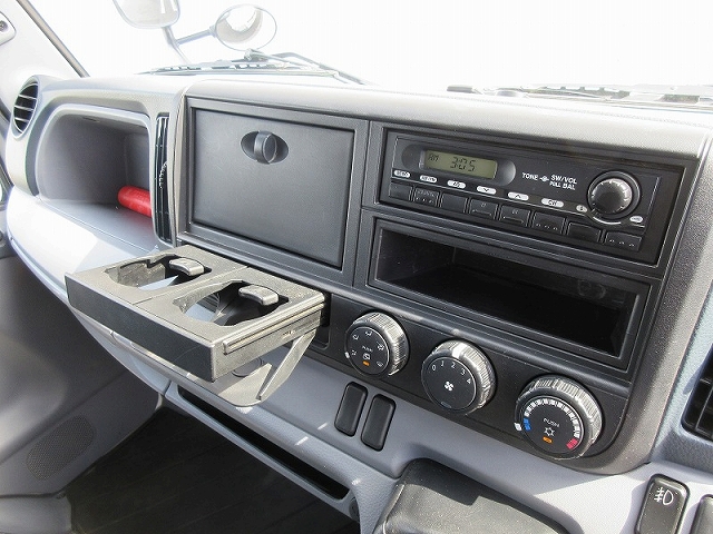 三菱ふそうキャンターアルミバン小型（2t・3t）[写真30]