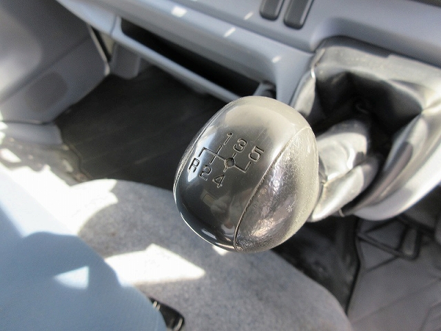 三菱ふそうキャンターアルミバン小型（2t・3t）[写真31]