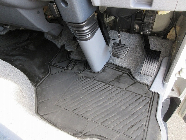 三菱ふそうキャンターアルミバン小型（2t・3t）[写真32]