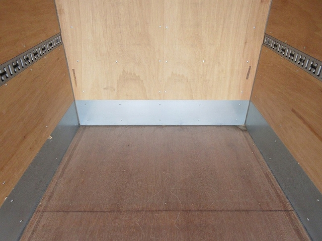 三菱ふそうキャンターアルミバン小型（2t・3t）[写真13]