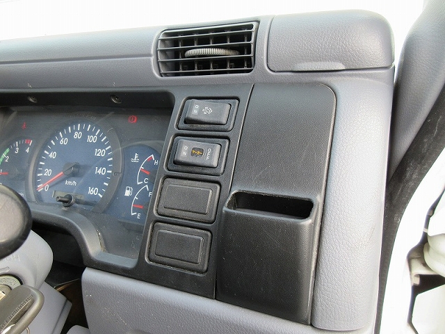 三菱ふそうキャンターアルミバン小型（2t・3t）[写真28]