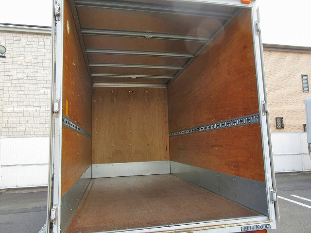 三菱ふそうキャンターアルミバン小型（2t・3t）[写真09]