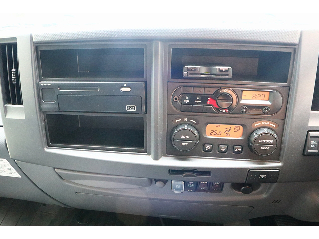 いすゞフォワードアルミウイング中型（4t）[写真13]