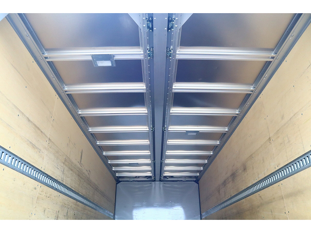 いすゞフォワードアルミウイング中型（4t）[写真18]