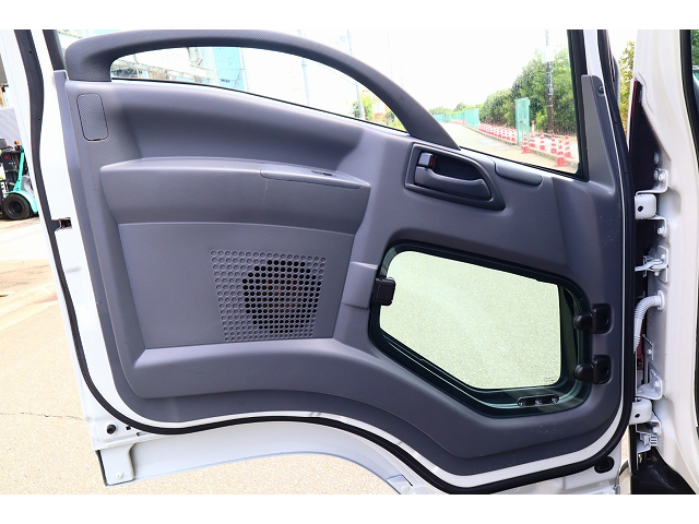 いすゞフォワードアルミウイング中型（4t）[写真28]