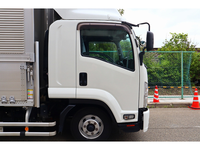 いすゞフォワードアルミウイング中型（4t）[写真03]