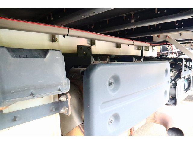 いすゞフォワードアルミウイング中型（4t）[写真36]