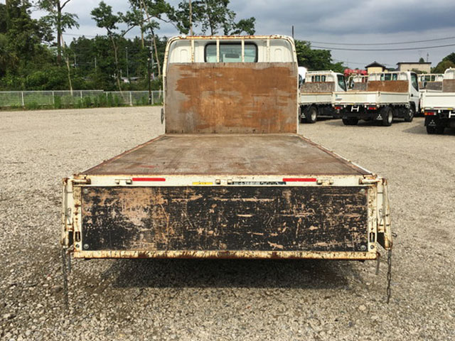 三菱ふそうキャンター平ボディ小型（2t・3t）[写真10]