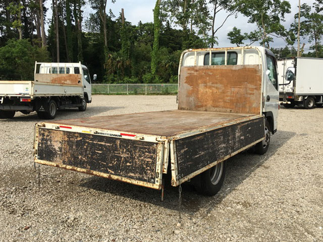 三菱ふそうキャンター平ボディ小型（2t・3t）[写真12]